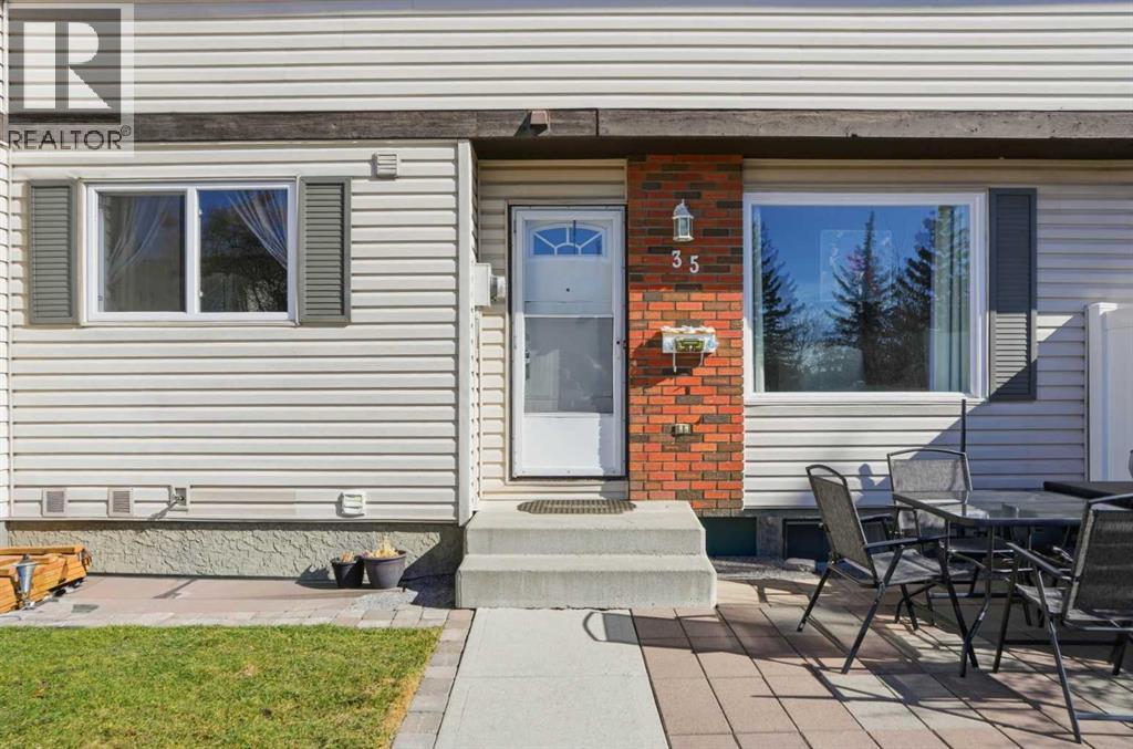 Row / Townhouse for Sale in 35, 740 Bracewood Drive SW|Calgary, Alberta T2W3N3 2