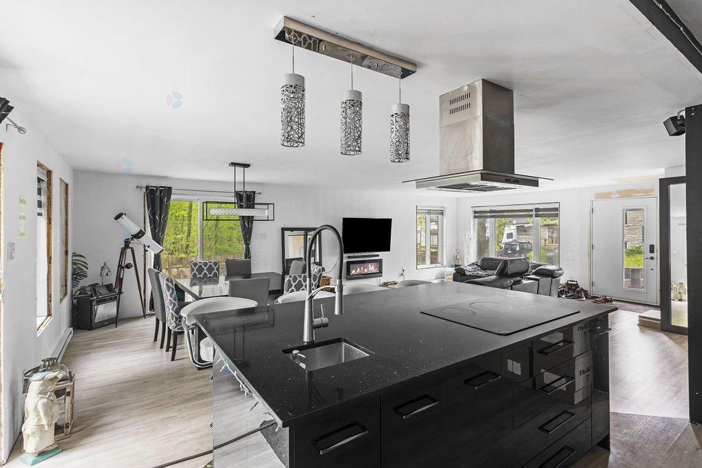 For sale: 1038 Rue de Liverpool, Laval (Fabreville), Quebec H7P3Y7 ...