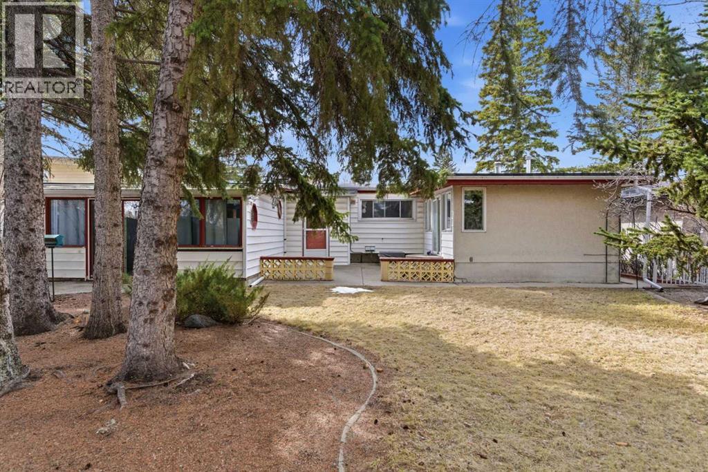House for Sale in 4008 36 Street NW|Calgary, Alberta T2L2A1 2
