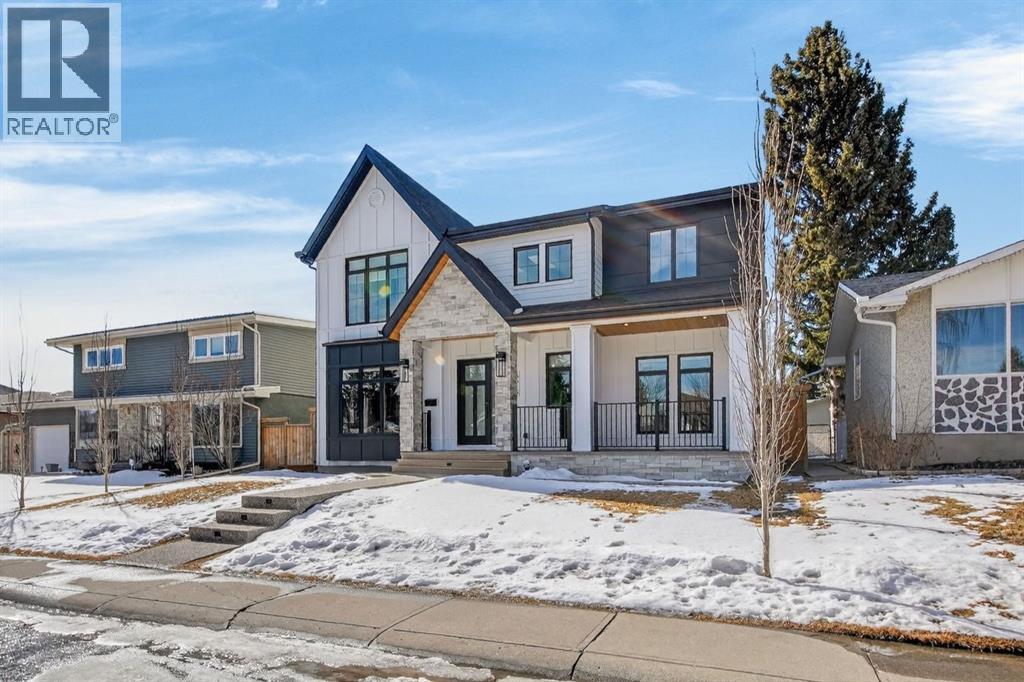 House for Sale in 6515 Longmoor Way SW|Calgary, Alberta T3E5Z8