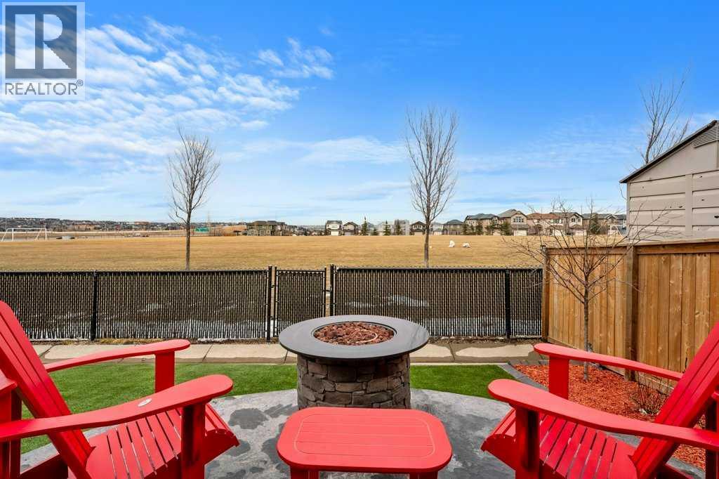 House for Sale in 201 Pantego Road NW|Calgary, Alberta T3K0B8