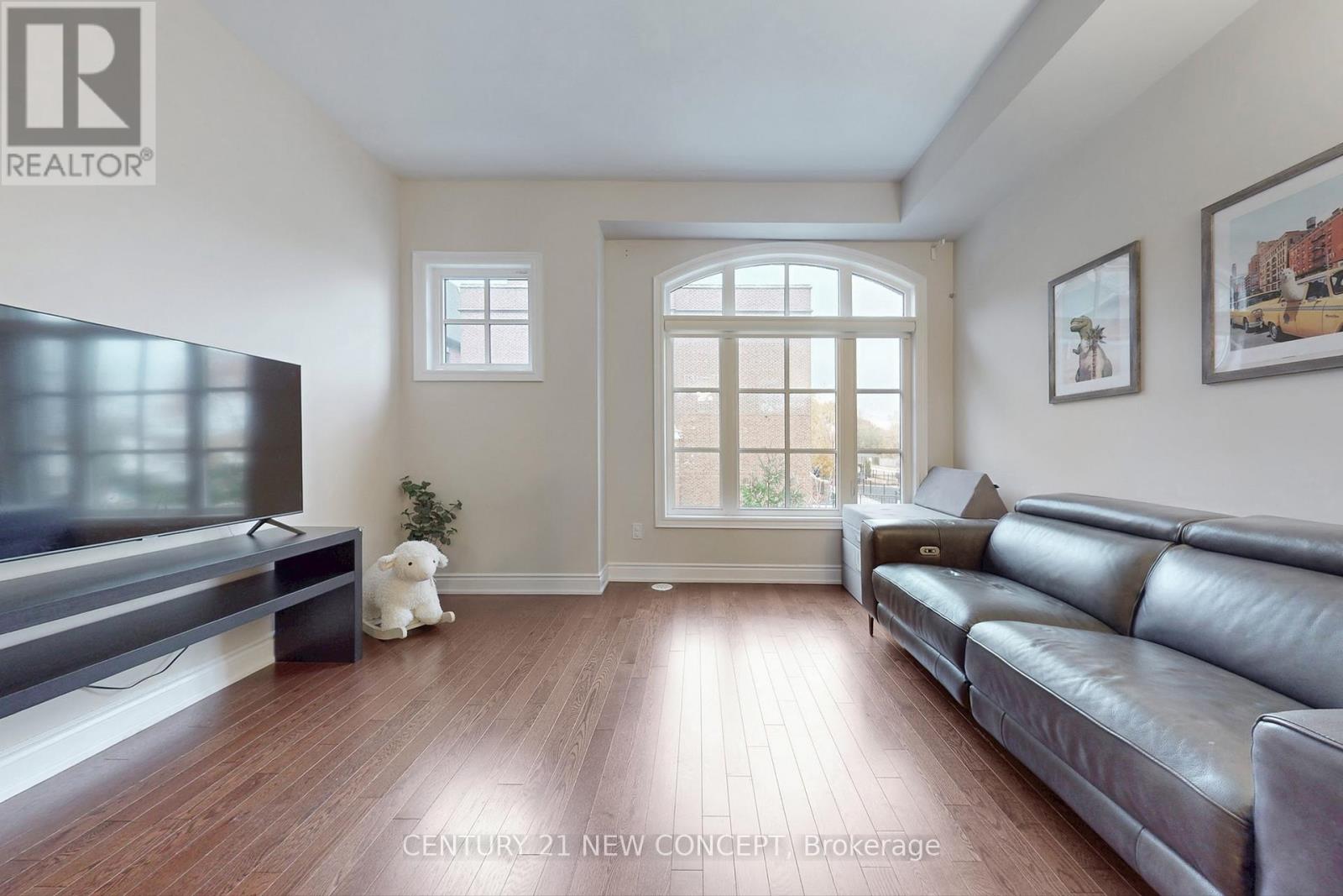 Row / Townhouse for Sale in 27 - 80 DAISY AVENUE|Toronto (Long Branch), Ontario M9W0B7 5