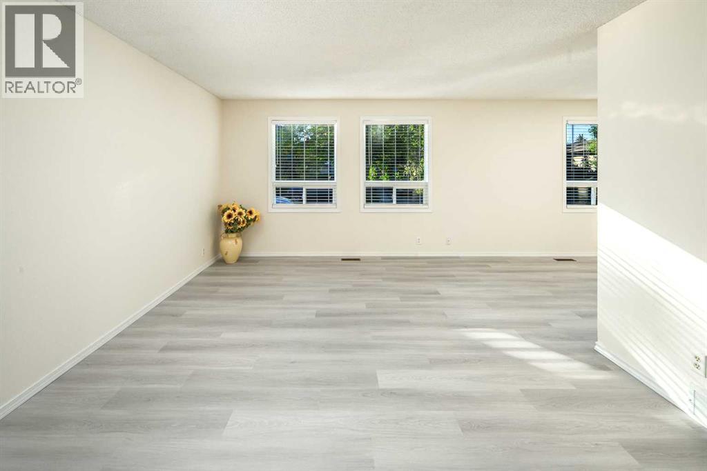 House for Sale in 20 Bernard Way NW|Calgary, Alberta T3K2B9