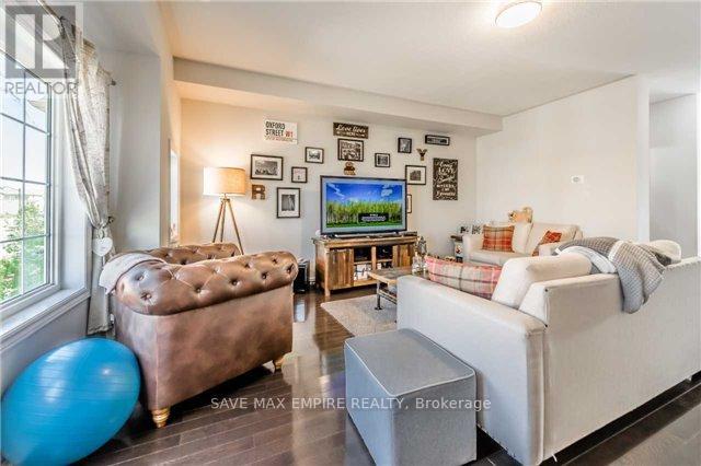 Row / Townhouse for Sale in 78 ASPEN HILLS ROAD|Brampton (Credit Valley), Ontario L6Y6E4 3