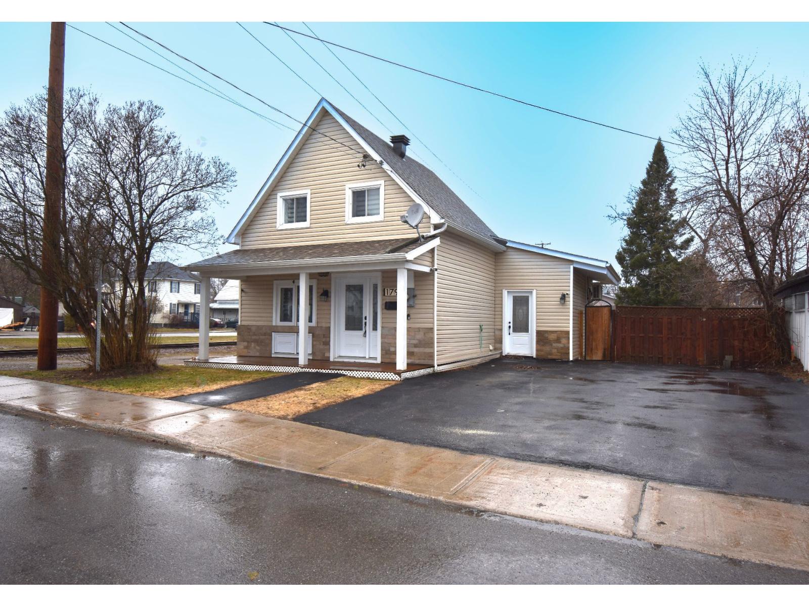 179 Rue Roméo-Lorrain, Gatineau (Buckingham), Quebec J8L1R8