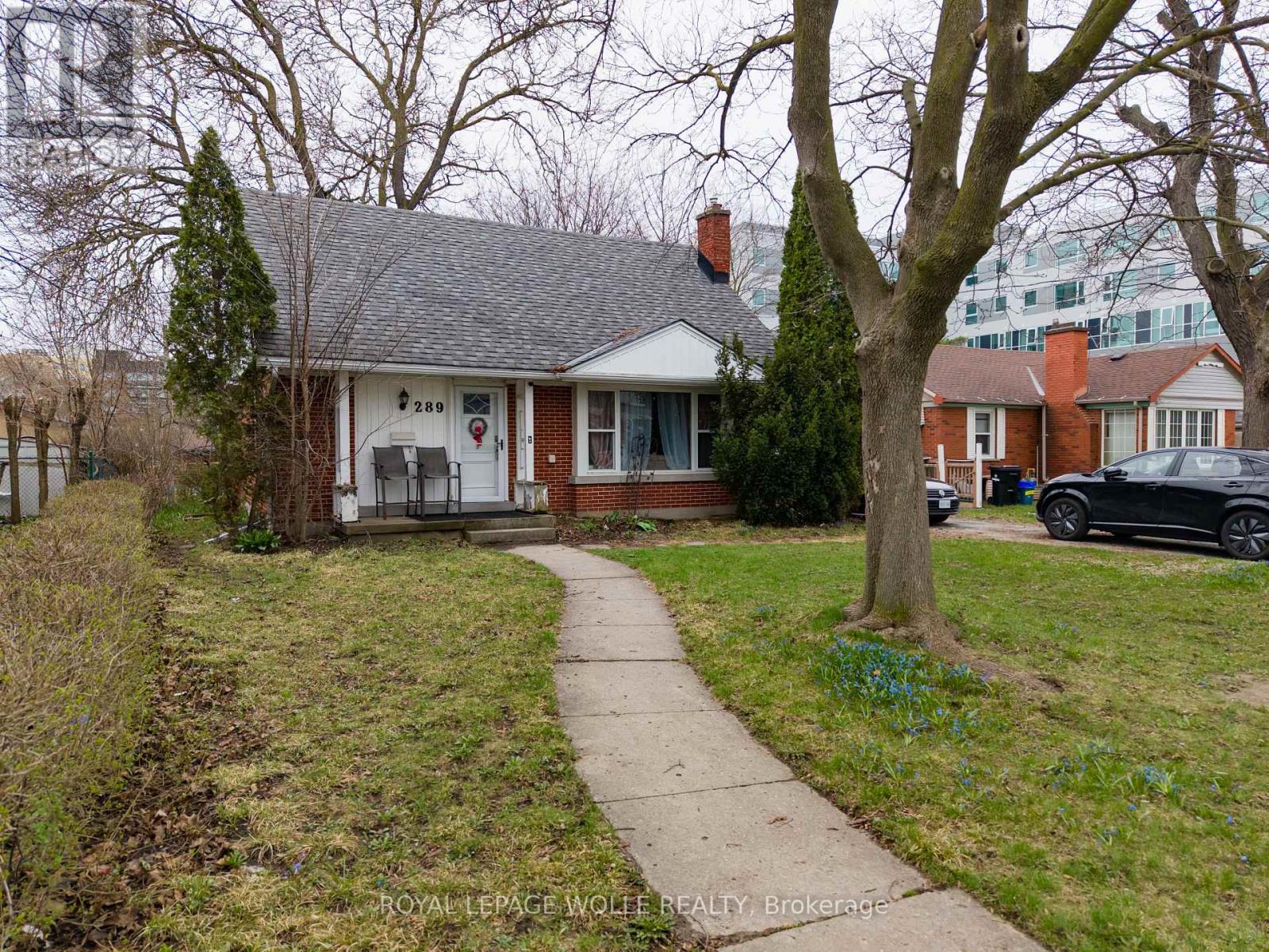 289 ALBERT STREET, Waterloo, Ontario N2L3T9