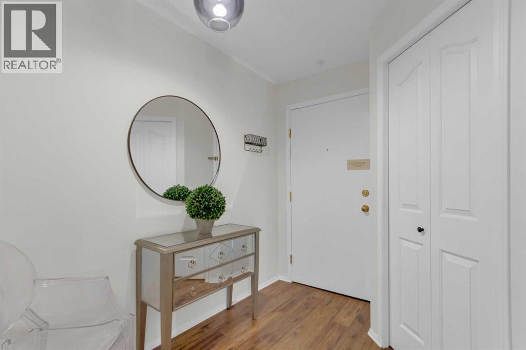 Apartment for Sale in 306, 6000 Somervale Court SW|Calgary, Alberta T2Y4J4 3