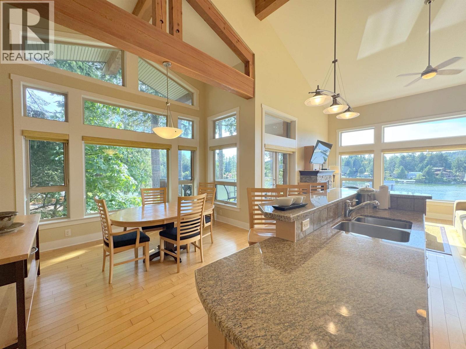 For sale: 4C 12849 LAGOON ROAD, Madeira Park, British Columbia V0N2H0 ...