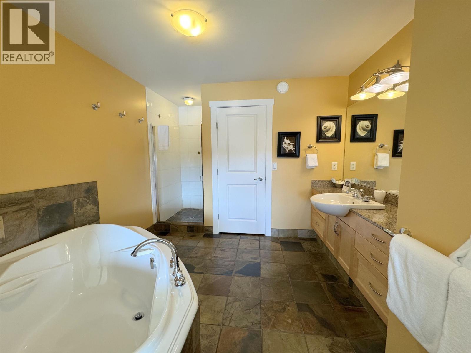 For sale: 4C 12849 LAGOON ROAD, Madeira Park, British Columbia V0N2H0 ...