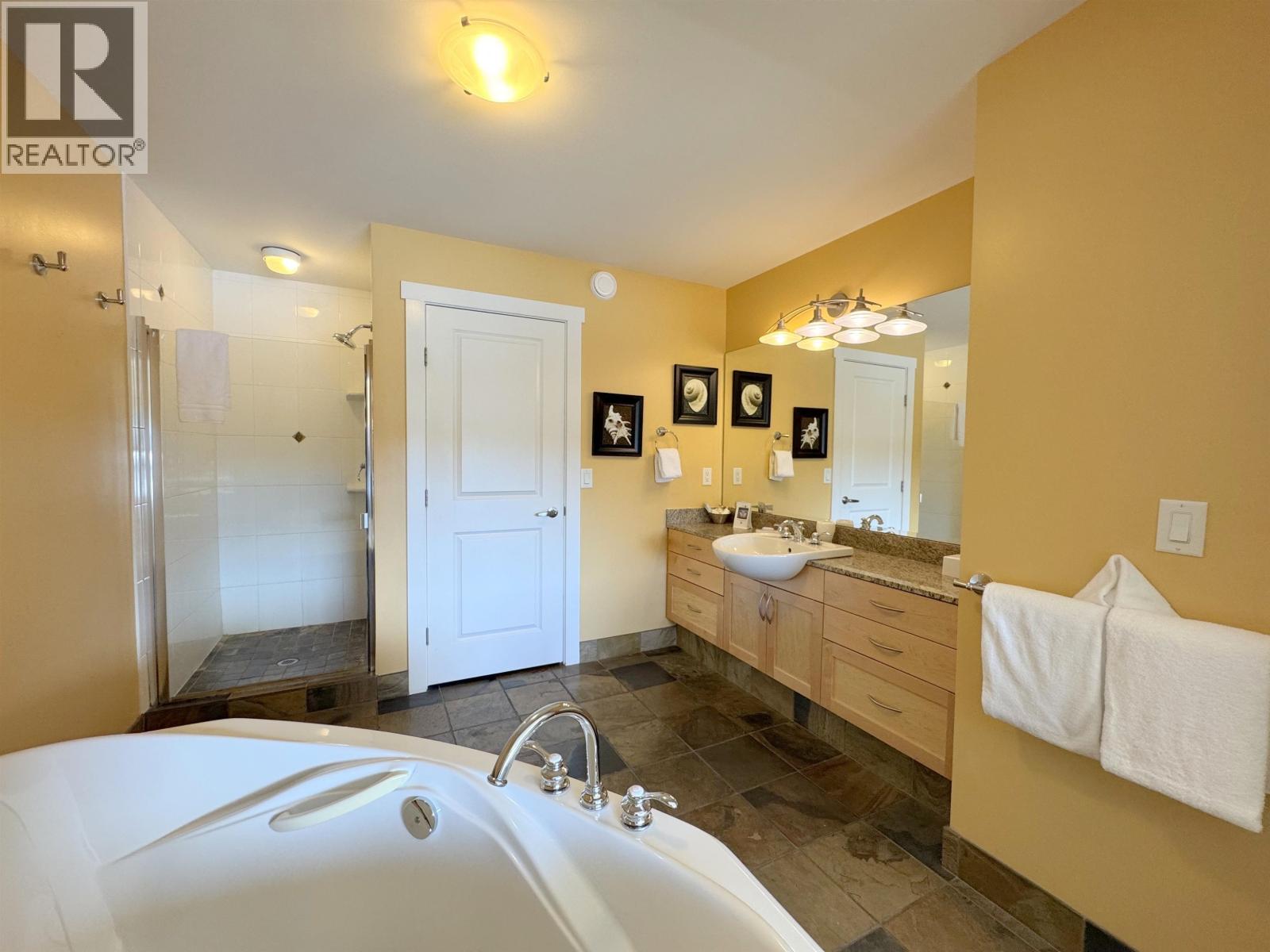 For sale: 4C 12849 LAGOON ROAD, Madeira Park, British Columbia V0N2H0 ...