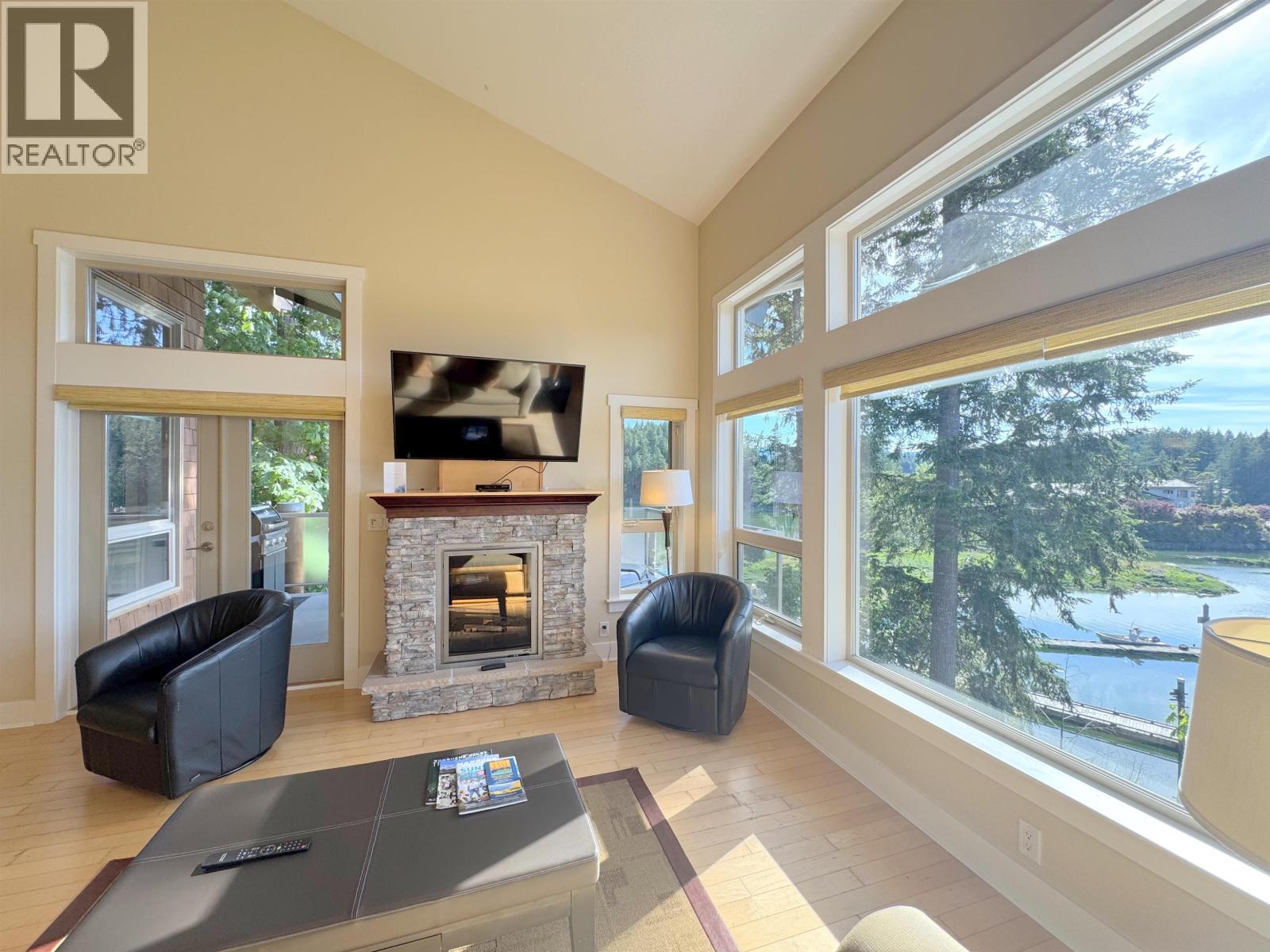 For sale: 4C 12849 LAGOON ROAD, Madeira Park, British Columbia V0N2H0 ...
