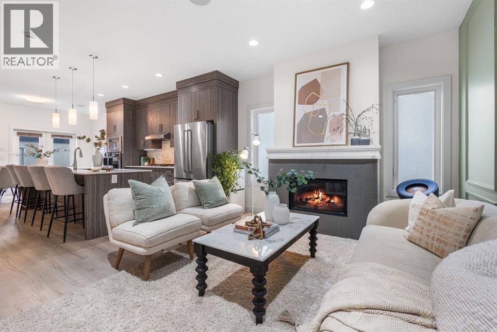 Row / Townhouse for Sale in 1, 308 11 Avenue NE|Calgary, Alberta T2E0Z1 2