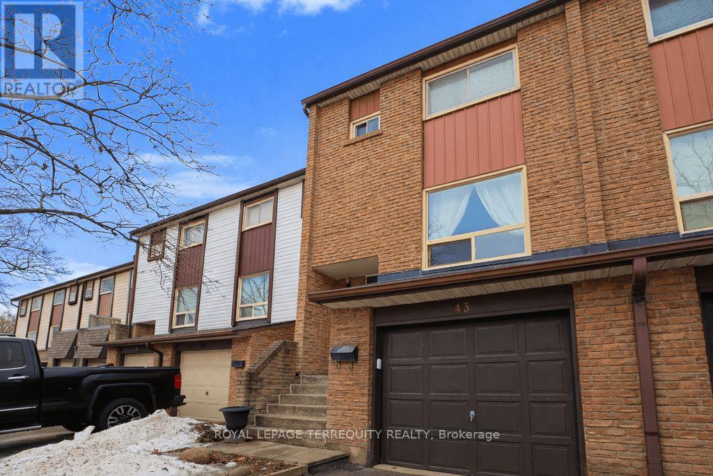 Row / Townhouse for Sale in 43 - 1221 DUNDIX ROAD|Mississauga (Applewood), Ontario L4Y3Y9 2