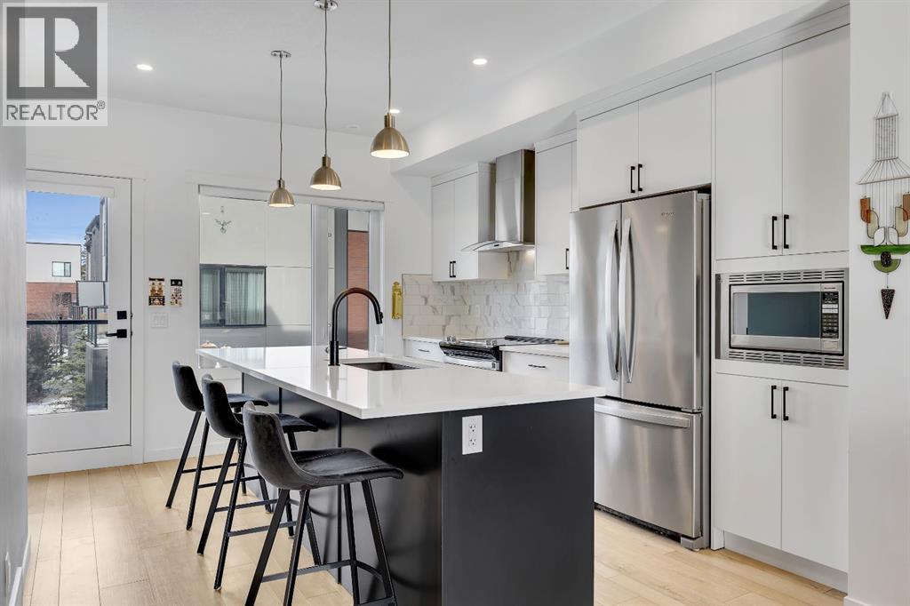 Row / Townhouse for Sale in 171 Greenbriar Place NW|Calgary, Alberta T3B6J3