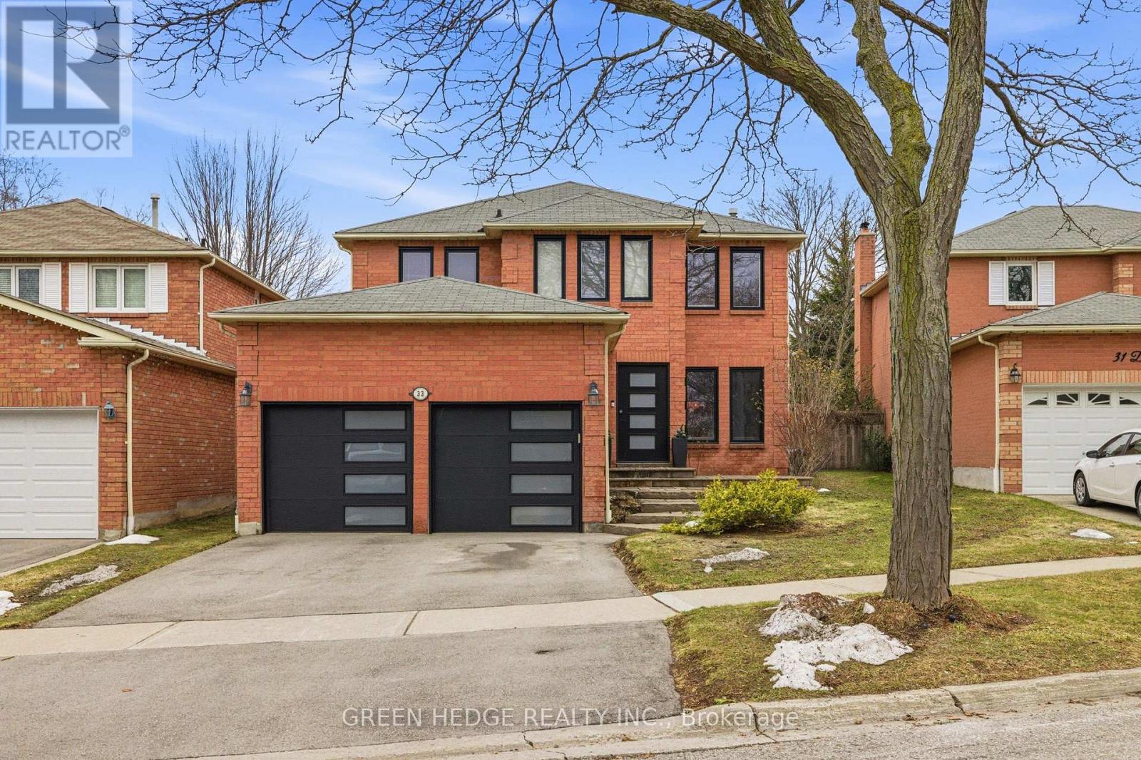 33 DAGWELL CRESCENT, Ajax (Central West), Ontario L1T3M8