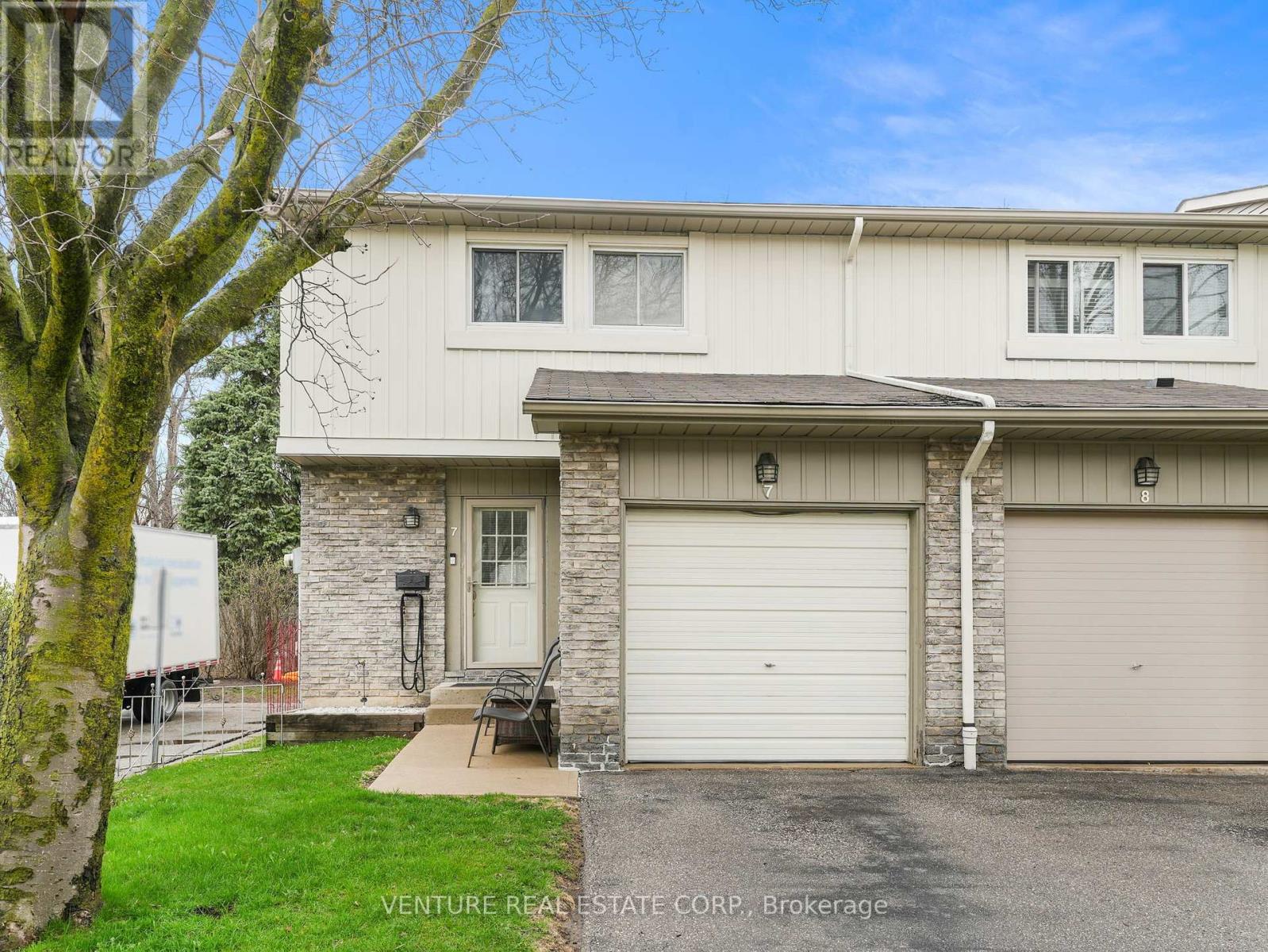 Row / Townhouse for Sale in 7 - 6779 GLEN ERIN DRIVE|Mississauga (Meadowvale), Ontario L5N2C1