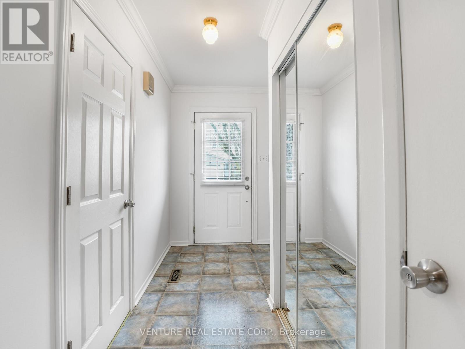Row / Townhouse for Sale in 7 - 6779 GLEN ERIN DRIVE|Mississauga (Meadowvale), Ontario L5N2C1 3