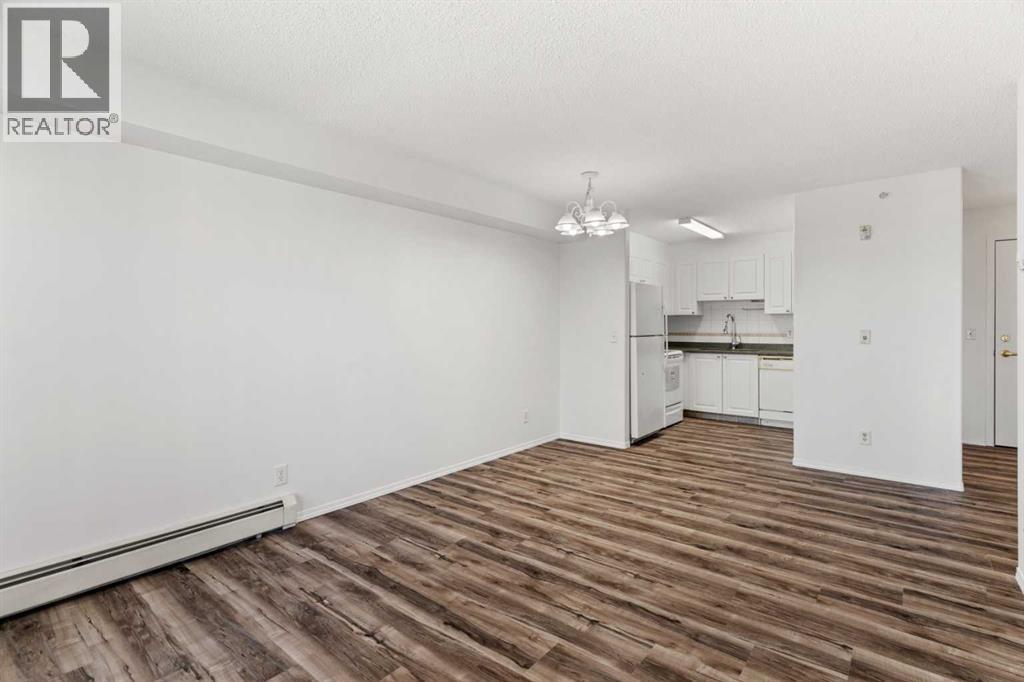 Apartment for Sale in 3320, 6818 Pinecliff Grove NE|Calgary, Alberta T1Y7L2 3