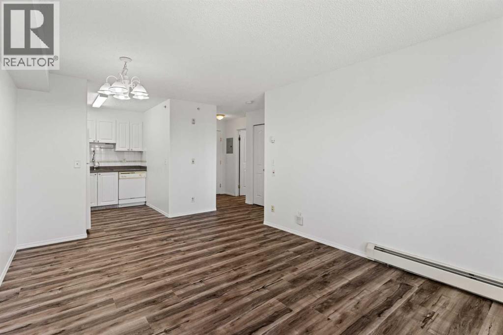 Apartment for Sale in 3320, 6818 Pinecliff Grove NE|Calgary, Alberta T1Y7L2 4