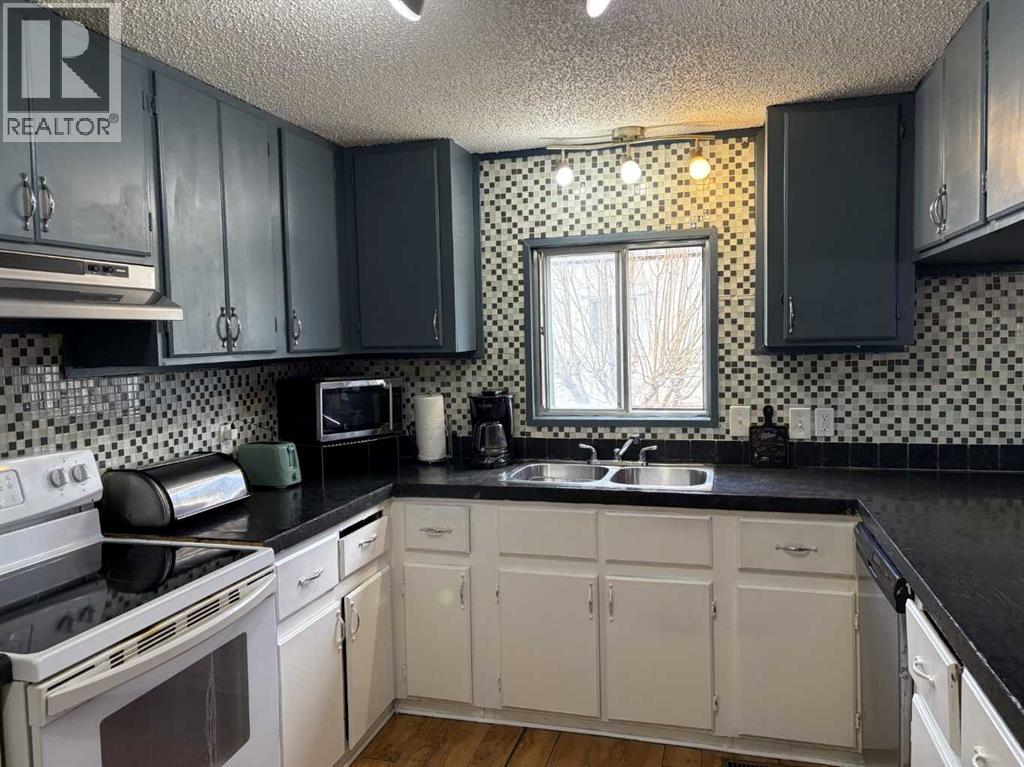 Mobile Home for Sale in 207, 3223 83 Street NW|Calgary, Alberta T3B5N4 5