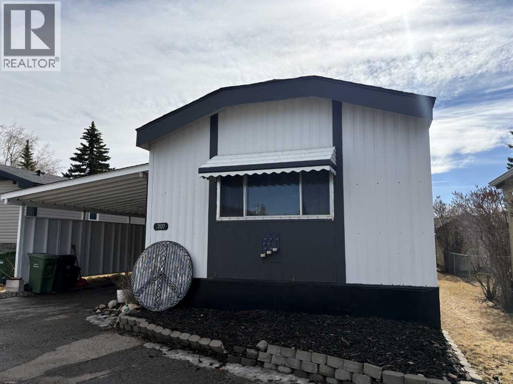 Mobile Home for Sale in 207, 3223 83 Street NW|Calgary, Alberta T3B5N4 2