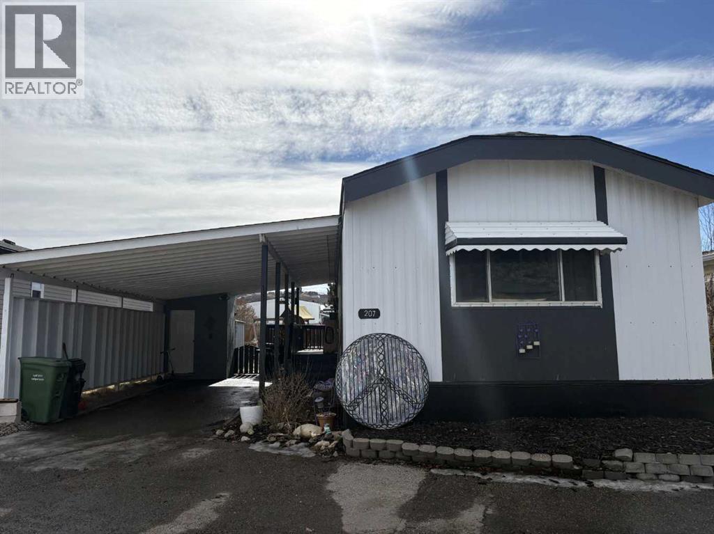 Mobile Home for Sale in 207, 3223 83 Street NW|Calgary, Alberta T3B5N4