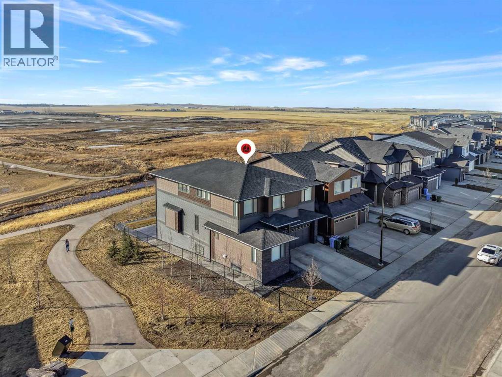 House for Sale in 351 Lucas Way NW|Calgary, Alberta T3P1Z3