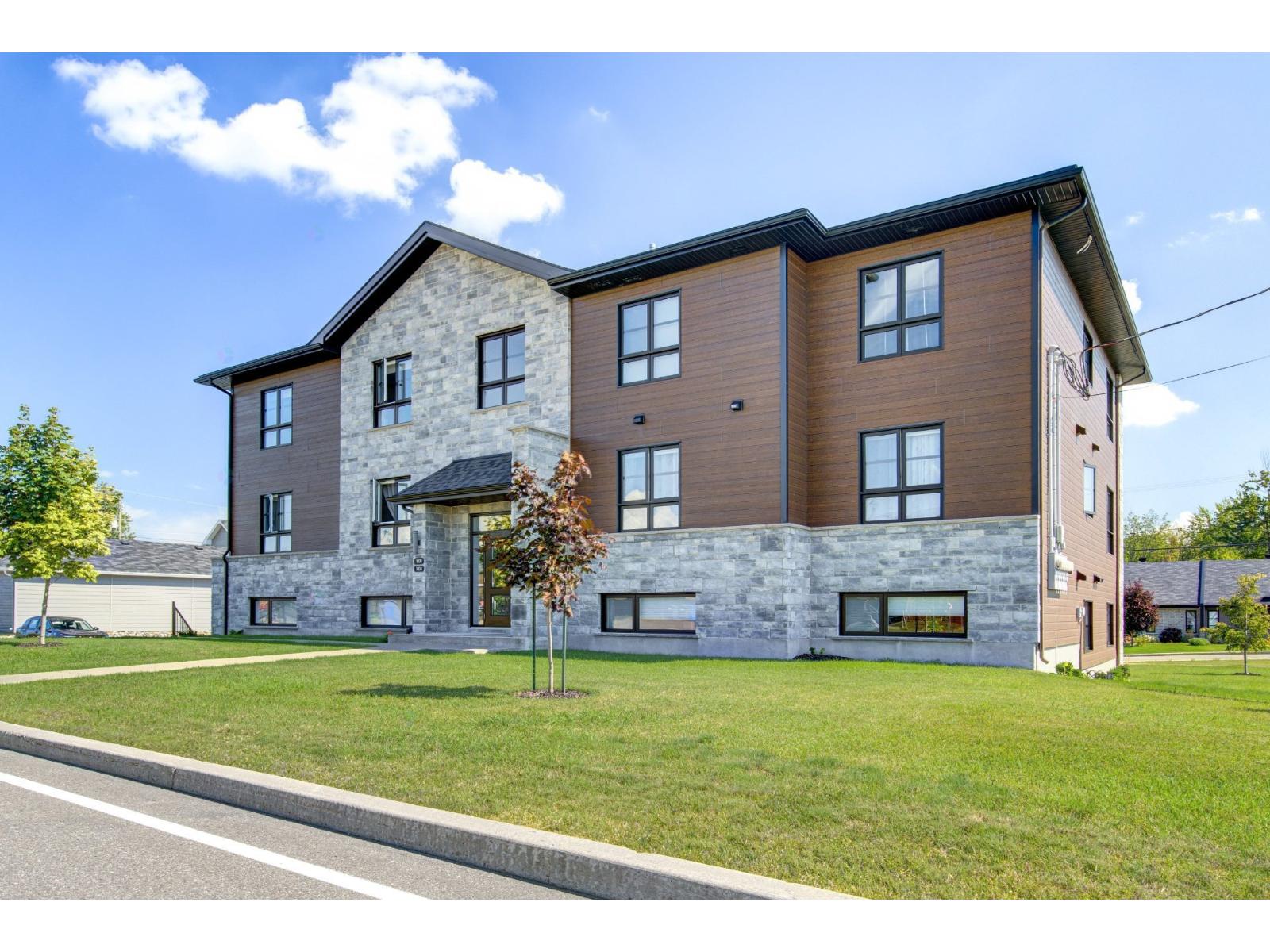 1008 Rue Bissonnette, Saint-Félix-de-Valois, Quebec J0K2M0