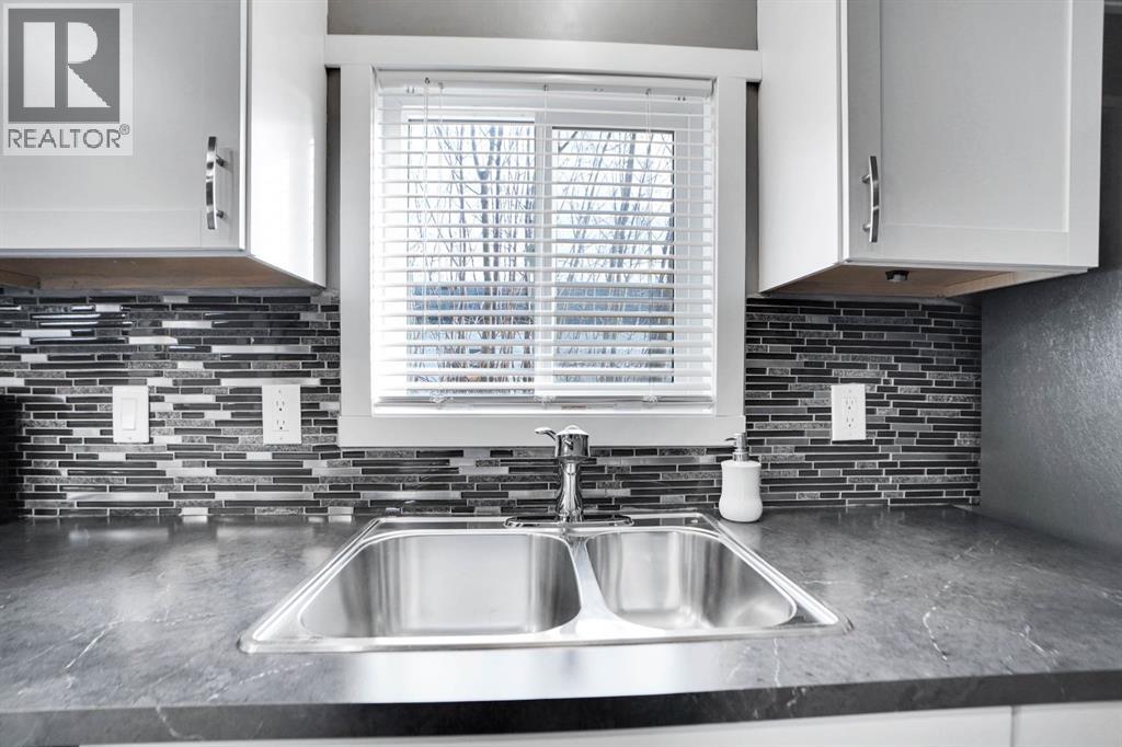 Mobile Home for Sale in 208, 3223 83 Street NW|Calgary, Alberta T3B5N4 3