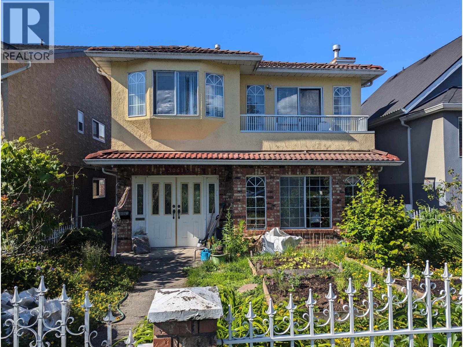 3061 PARKER STREET|Vancouver, British Columbia V5K2V1