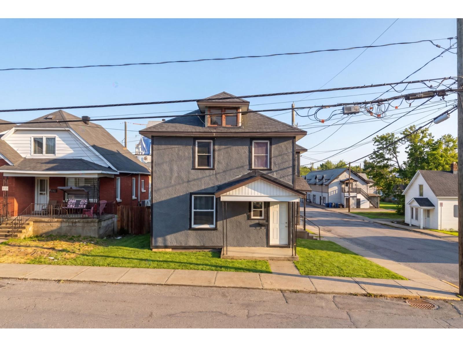 112 Rue Lefebvre, Gatineau (Buckingham), Quebec J8L1E4