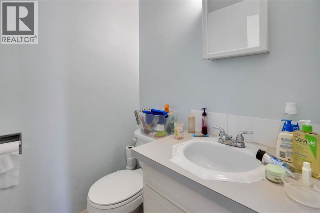 Row / Townhouse for Sale in 2, 459 Huntsville Crescent NW|Calgary, Alberta T2K4W3 4