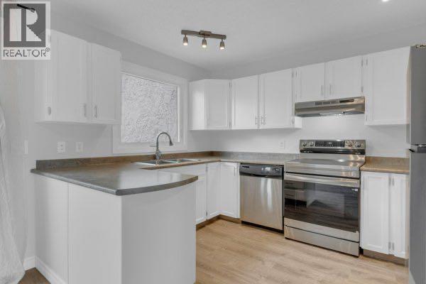 Duplex for Sale in 220 Cedarbrook Bay SW|Calgary, Alberta T2W4R4 5