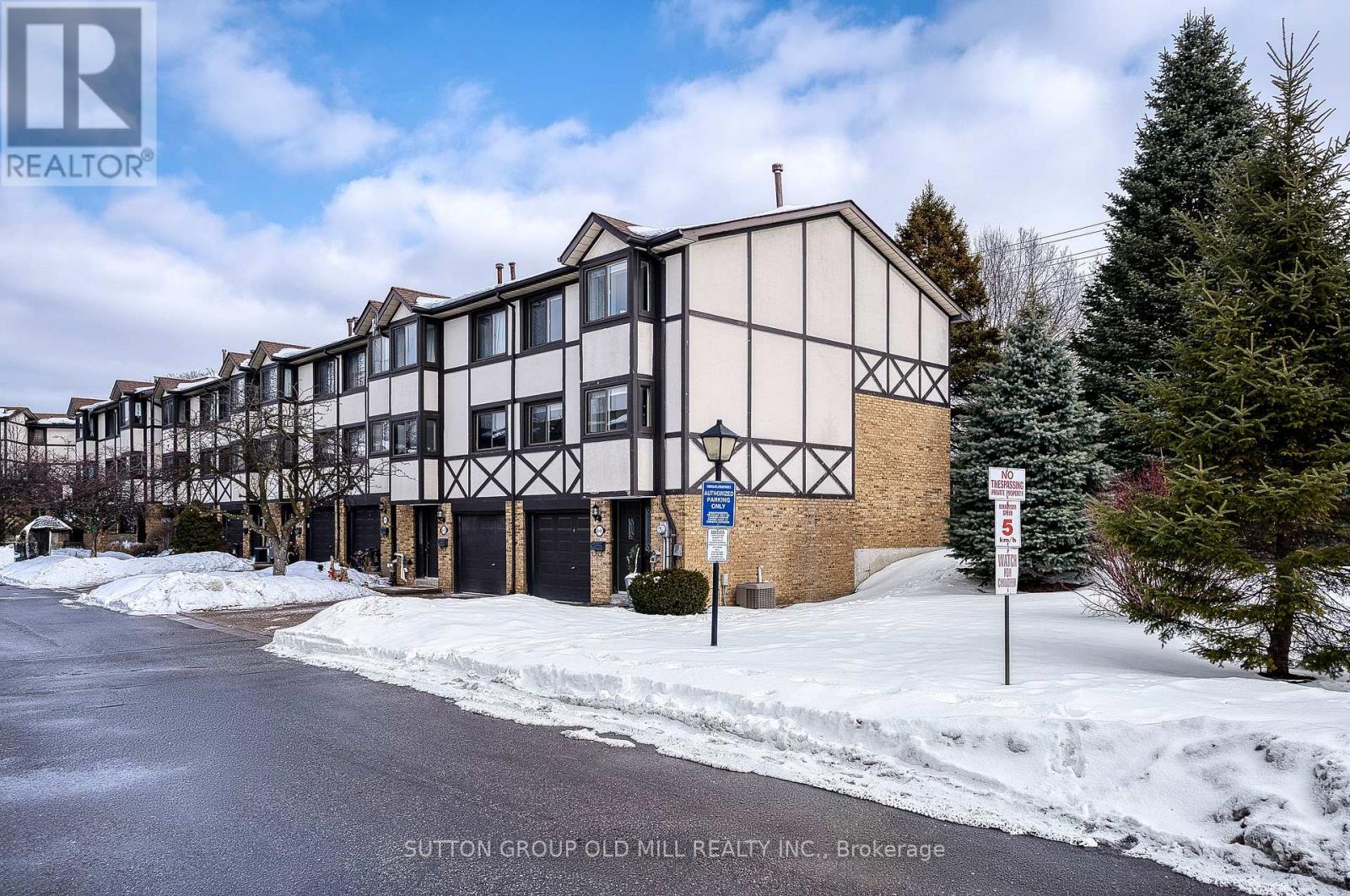 Row / Townhouse for Sale in 1 - 4 BRADBROOK ROAD|Toronto (Islington-City Centre West), Ontario M8Z5V3 2