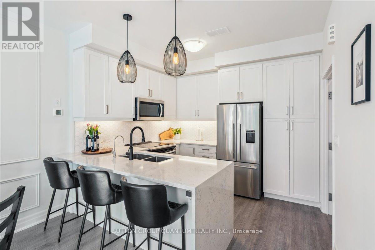Row / Townhouse for Sale in 220 - 652 CRICKLEWOOD DRIVE|Mississauga (Mineola), Ontario L5E0B7 4