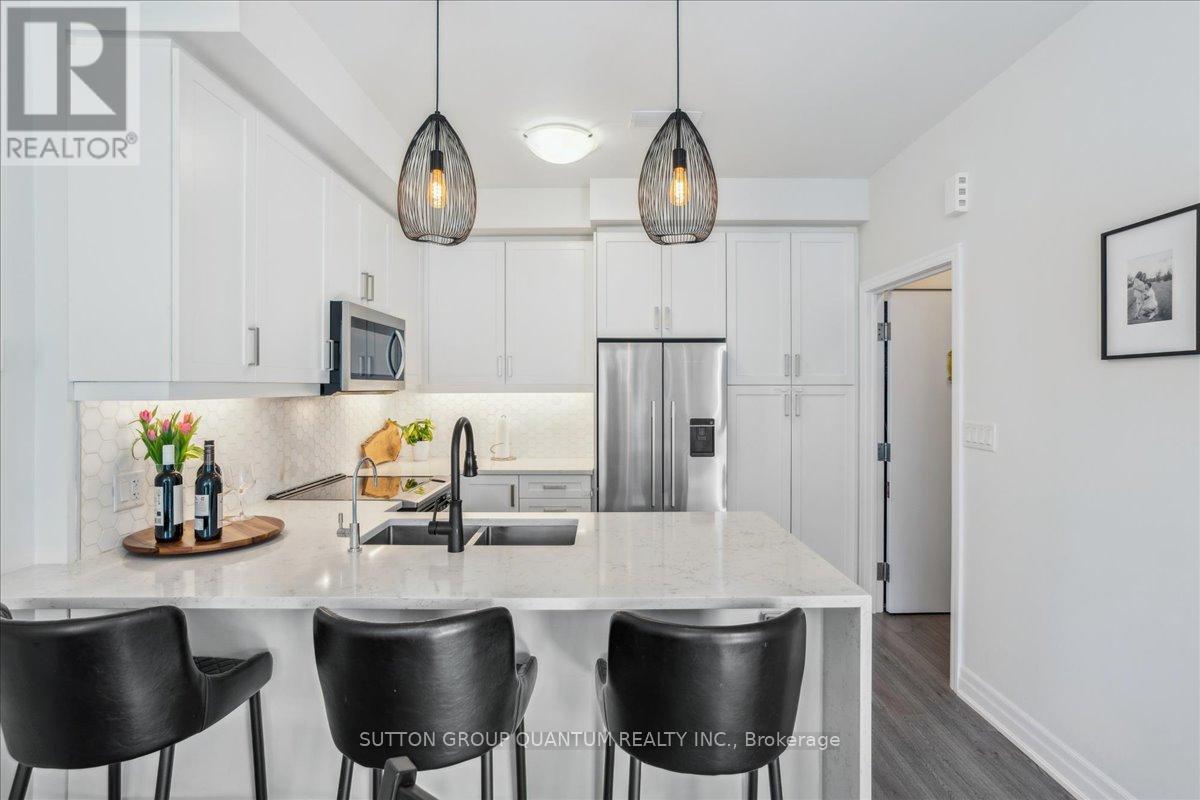 Row / Townhouse for Sale in 220 - 652 CRICKLEWOOD DRIVE|Mississauga (Mineola), Ontario L5E0B7 5