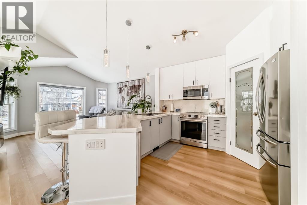 House for Sale in 45 Hidden Hills Way NW|Calgary, Alberta T3r5t1