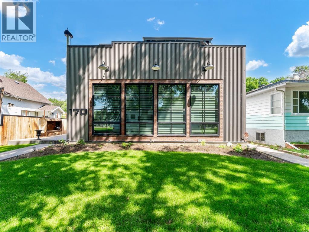170 2 Street NW, Medicine Hat, Alberta T1A6J3