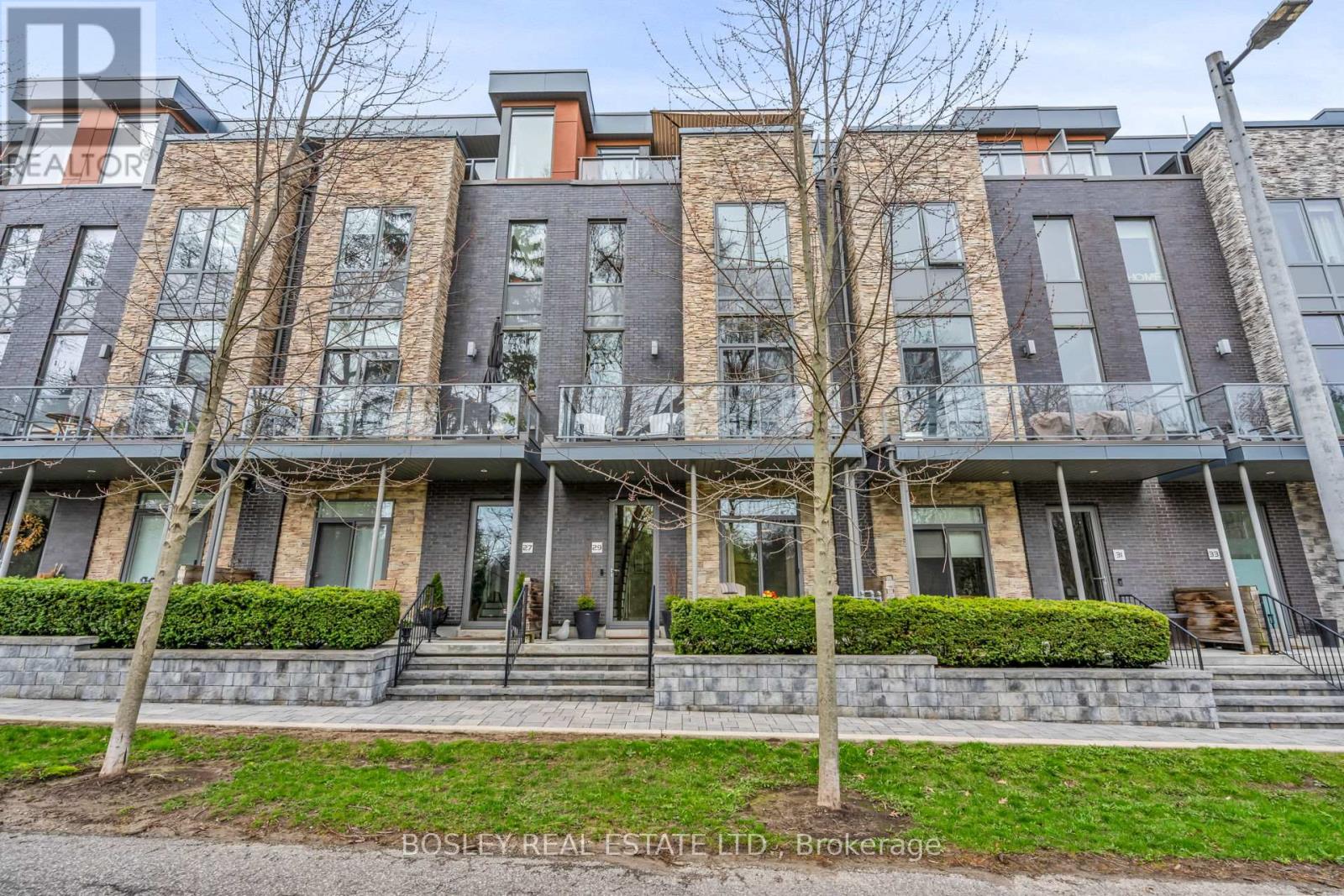 Row / Townhouse for Sale in 29 GODFREY'S LANE|Mississauga (Port Credit), Ontario L5H2T1