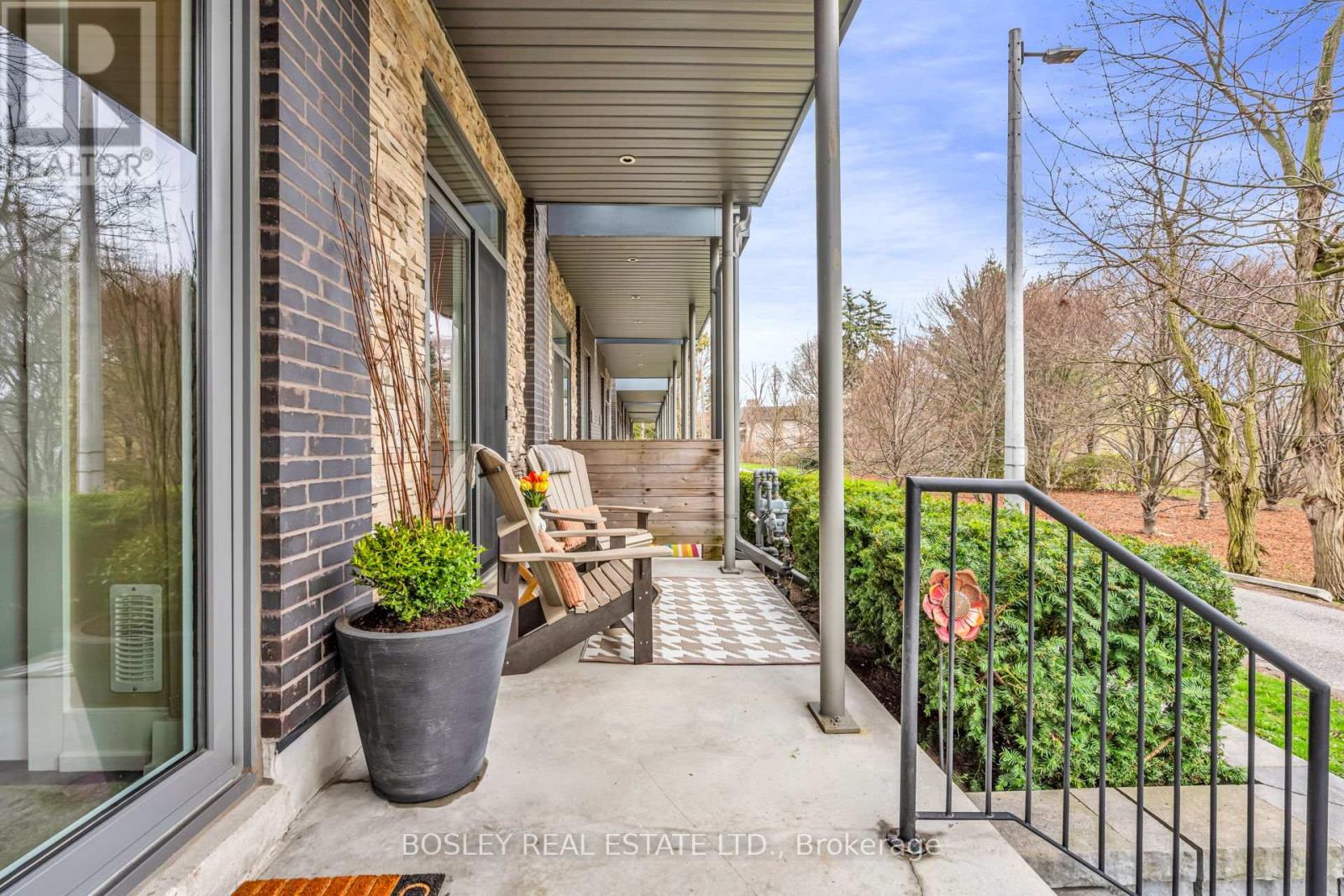 Row / Townhouse for Sale in 29 GODFREY'S LANE|Mississauga (Port Credit), Ontario L5H2T1 3