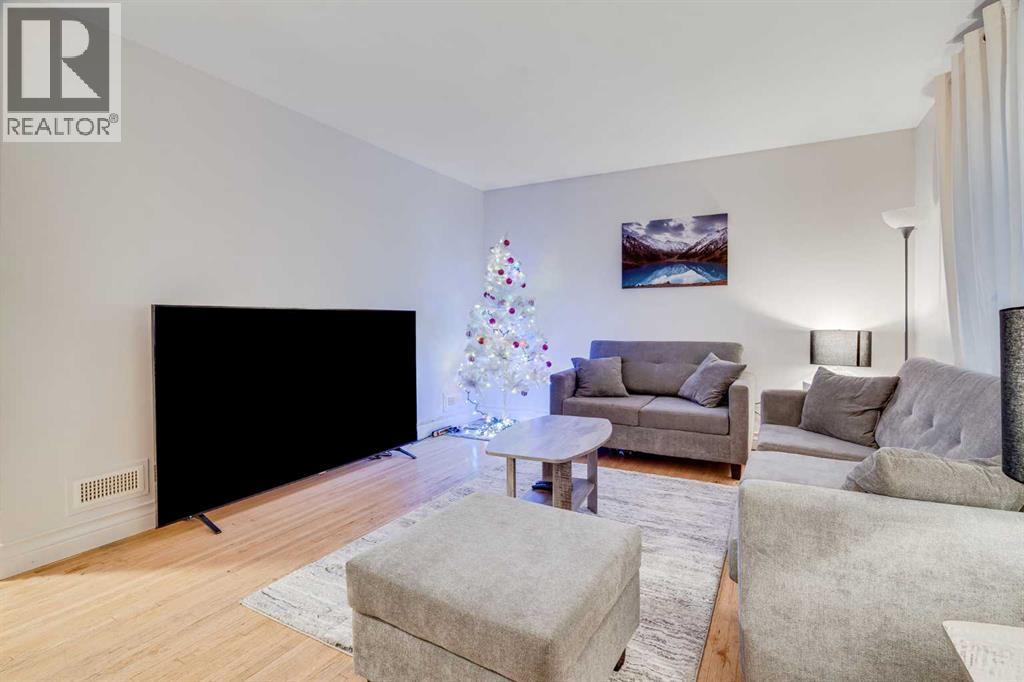 Apartment for Sale in 102, 2303 17A Street SW|Calgary, Alberta T2T4S3 3