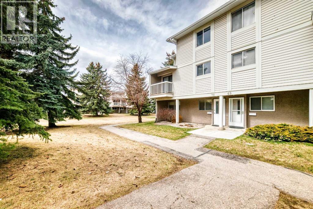 Row / Townhouse for Sale in 72, 3015 51 Street SW|Calgary, Alberta T3E6N5 3