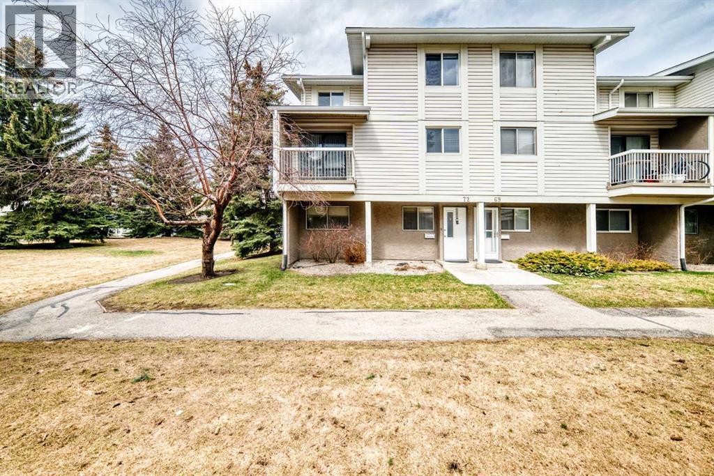 Row / Townhouse for Sale in 72, 3015 51 Street SW|Calgary, Alberta T3E6N5 2