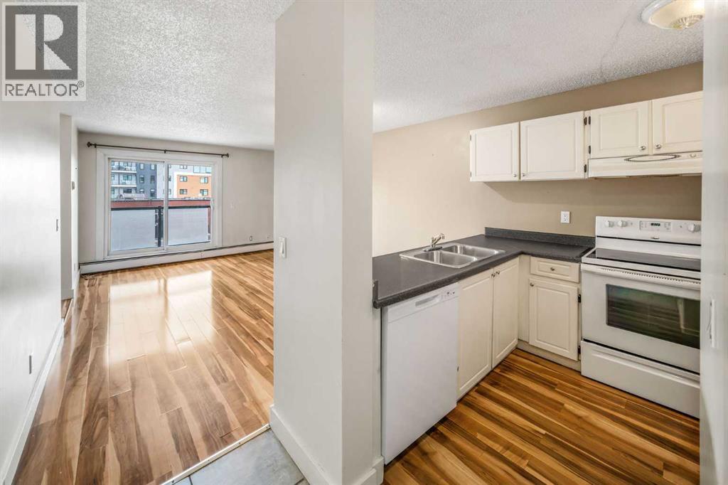 Apartment for Sale in 303, 1915 26 Street SW|Calgary, Alberta T3E2A2 2