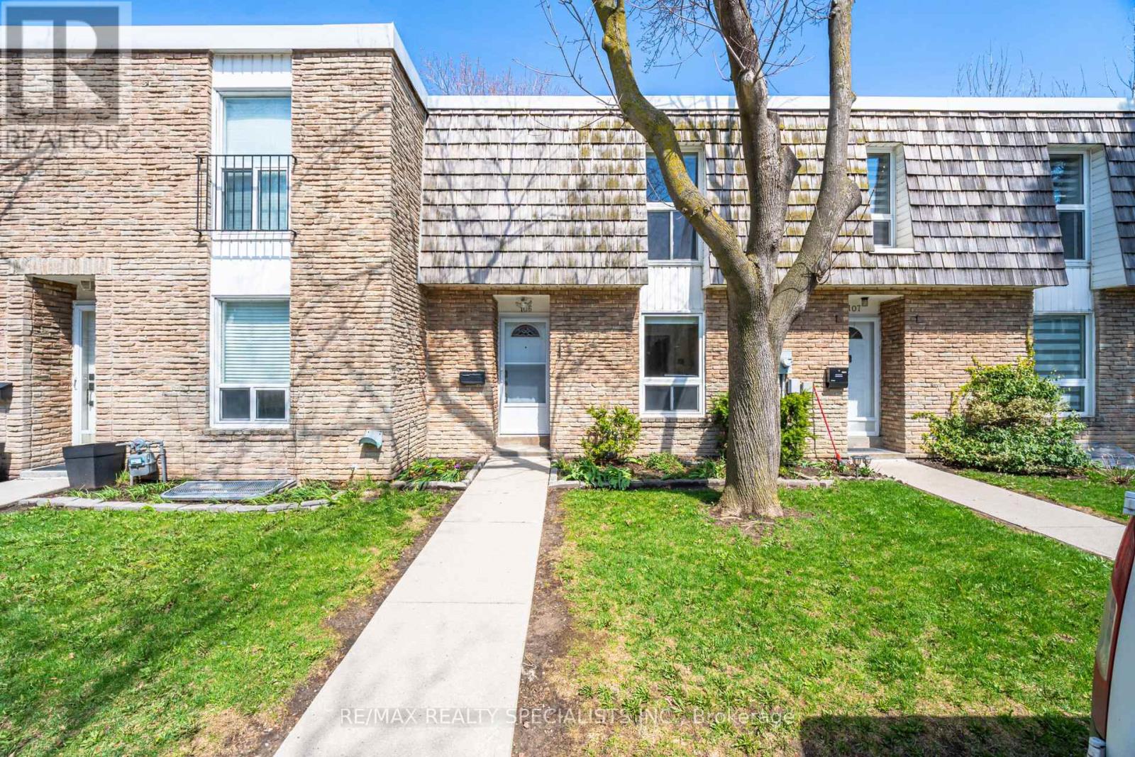 Row / Townhouse for Sale in 106 - 701 BURNHAMTHORPE ROAD|Toronto (Markland Wood), Ontario M9C2Z6 3