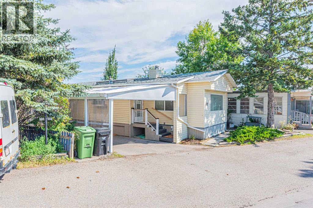 Mobile Home for Sale in 102, 3223 83 Street NW|Calgary, Alberta T3B5N1 2