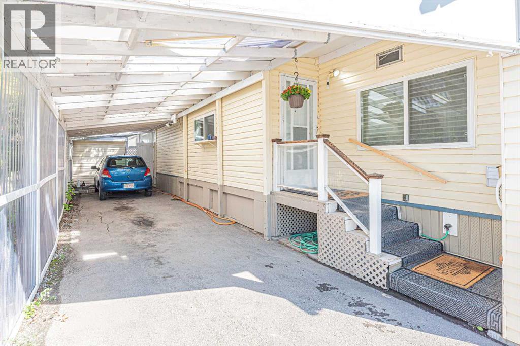 Mobile Home for Sale in 102, 3223 83 Street NW|Calgary, Alberta T3B5N1 3