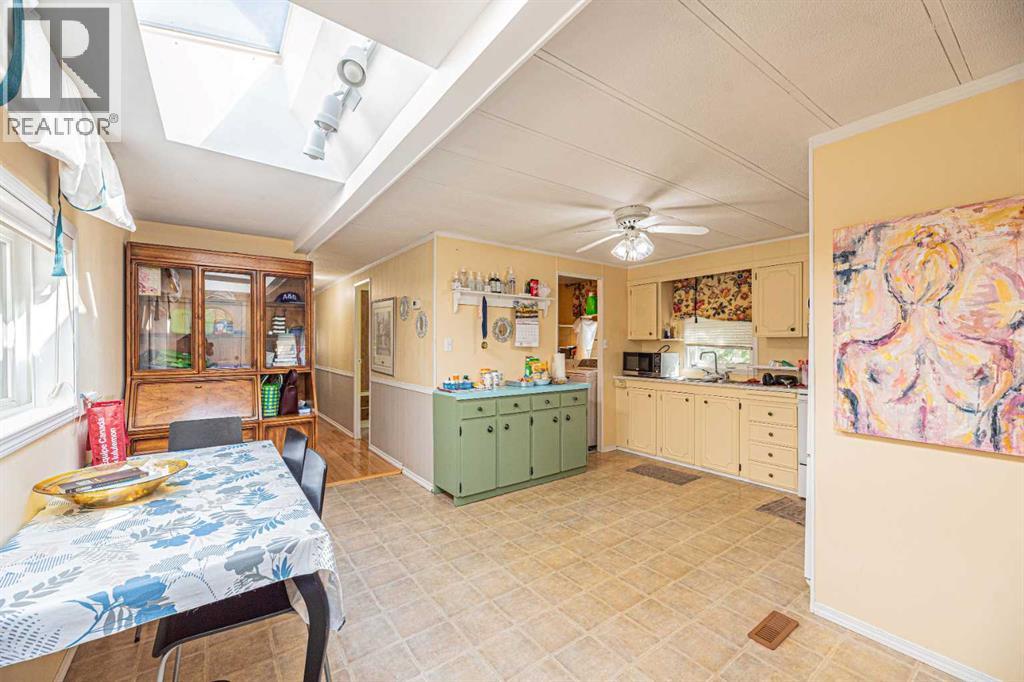 Mobile Home for Sale in 102, 3223 83 Street NW|Calgary, Alberta T3B5N1 5