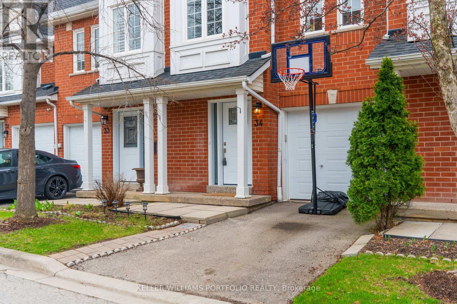 Row / Townhouse for Sale in 34 - 1588 SOUTH PARADE COURT|Mississauga (East Credit), Ontario L5M6E7 2