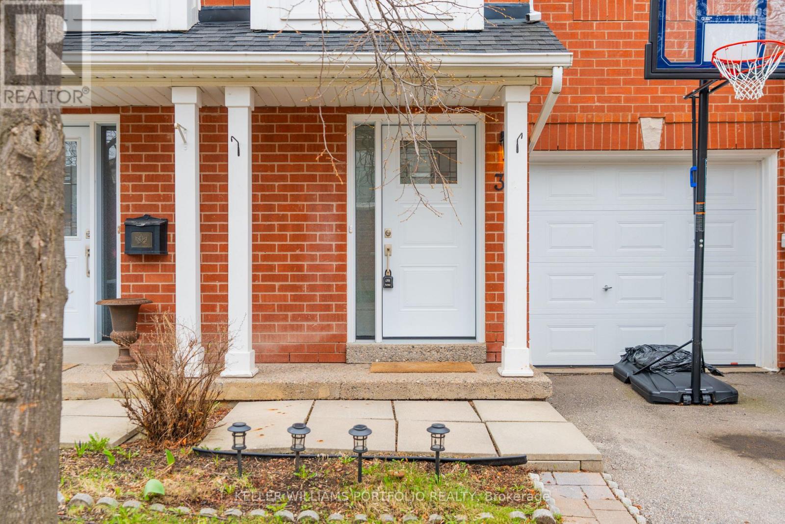 Row / Townhouse for Sale in 34 - 1588 SOUTH PARADE COURT|Mississauga (East Credit), Ontario L5M6E7 4